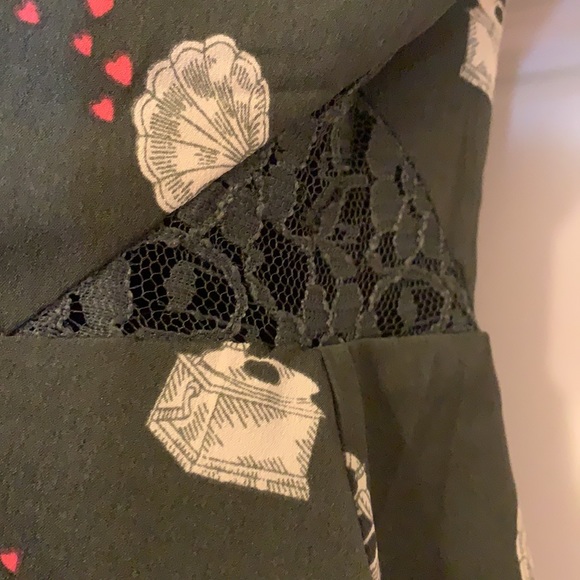 Gorgeous green dress with gramophones and hearts! - Picture 3 of 8